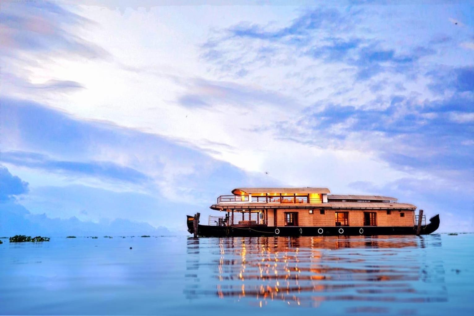 Indraprasthamlakecruise Alappuzha Esterno foto